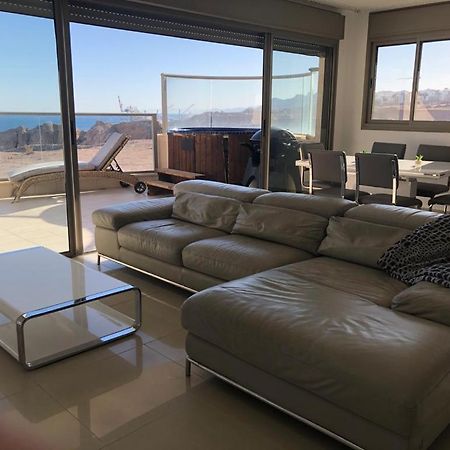 Luxury Exclusive Top Class Apartment On The Sea With Best Sea View And Jacuzzi רק למשפחות !!!! Eilat Esterno foto